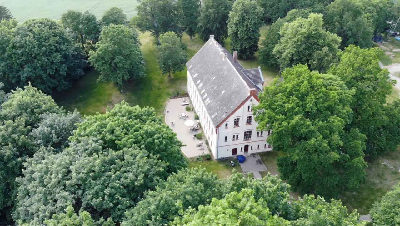 Апартаменты Gutshaus Zarchlin Barkhagen Экстерьер фото